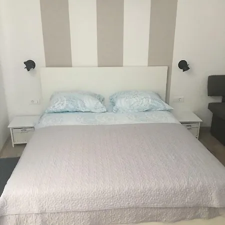 Studio Apartman Dado Apartment *