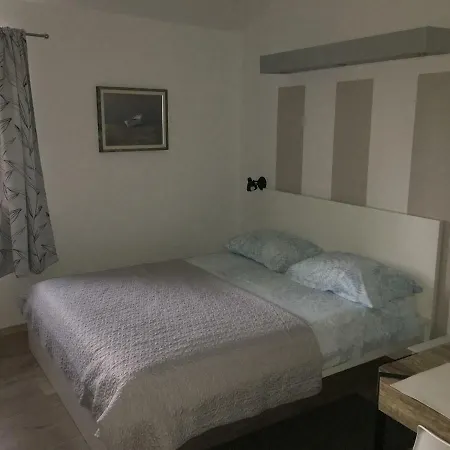 Studio Apartman Dado Apartment *